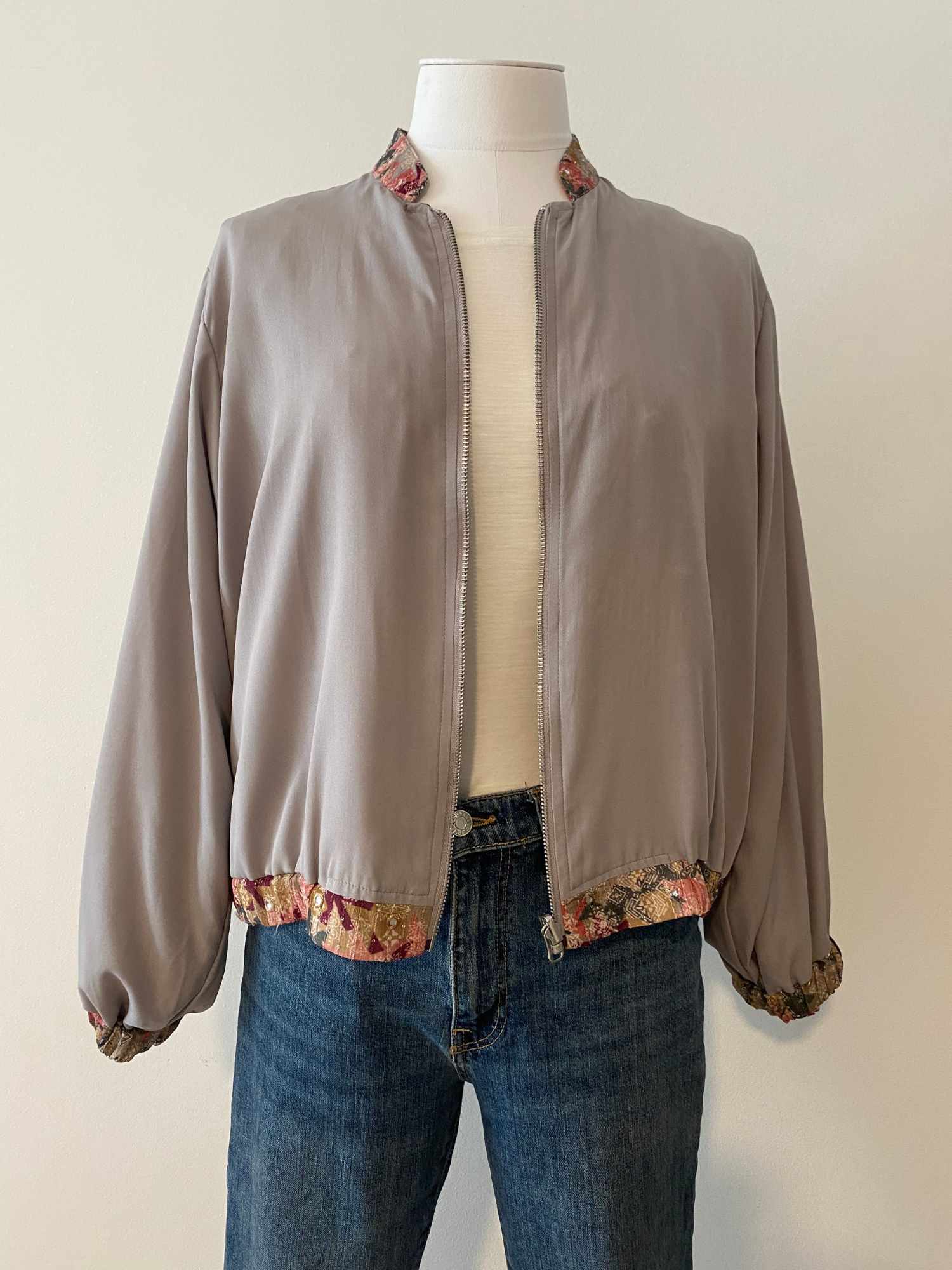 Bomber reversible joya rosa/gris